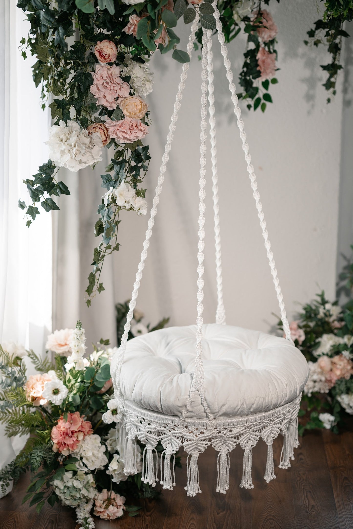 Hanging Designer Seat «Blanc Elegance»