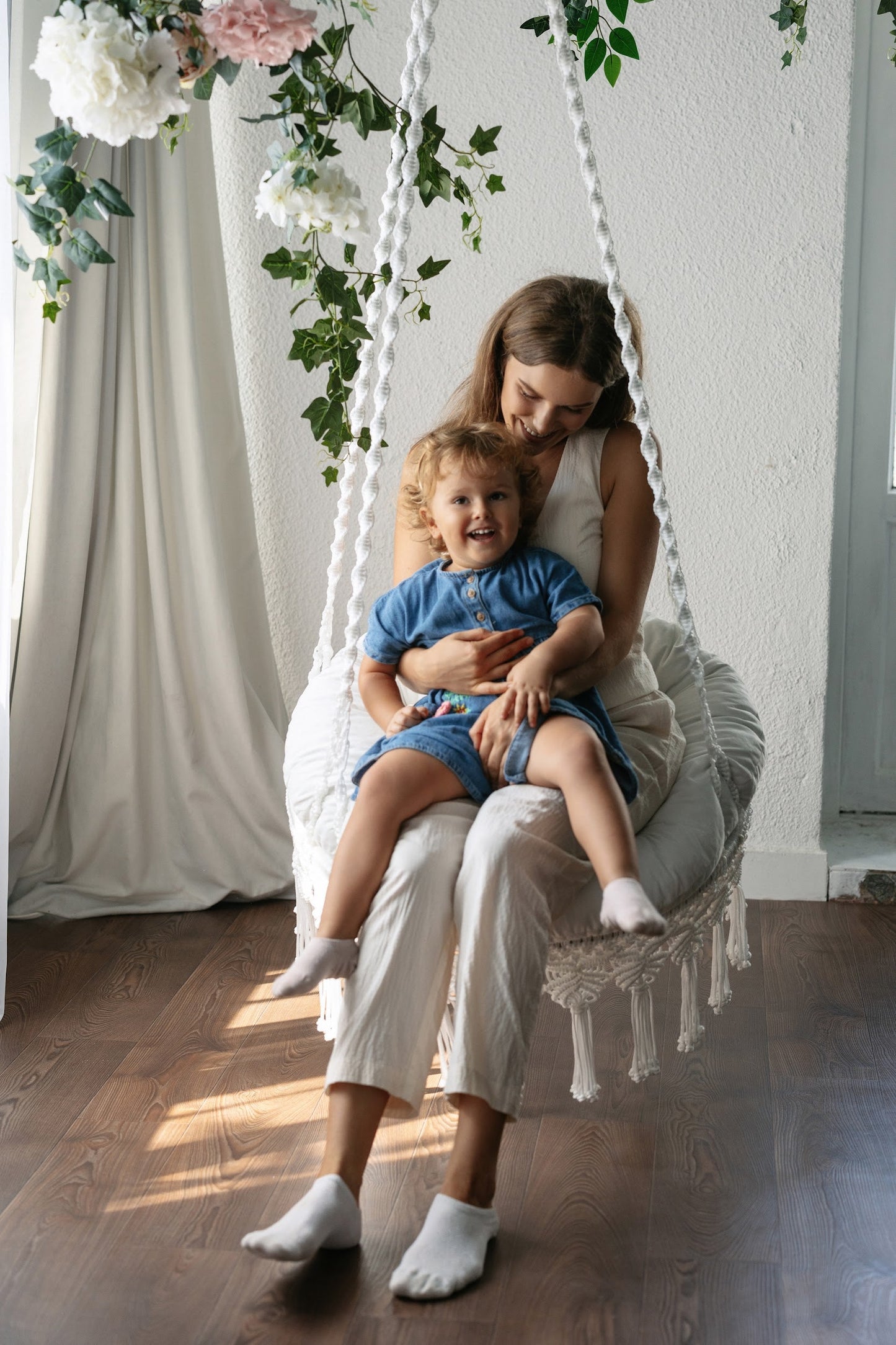 Hanging Designer Seat «Blanc Elegance»