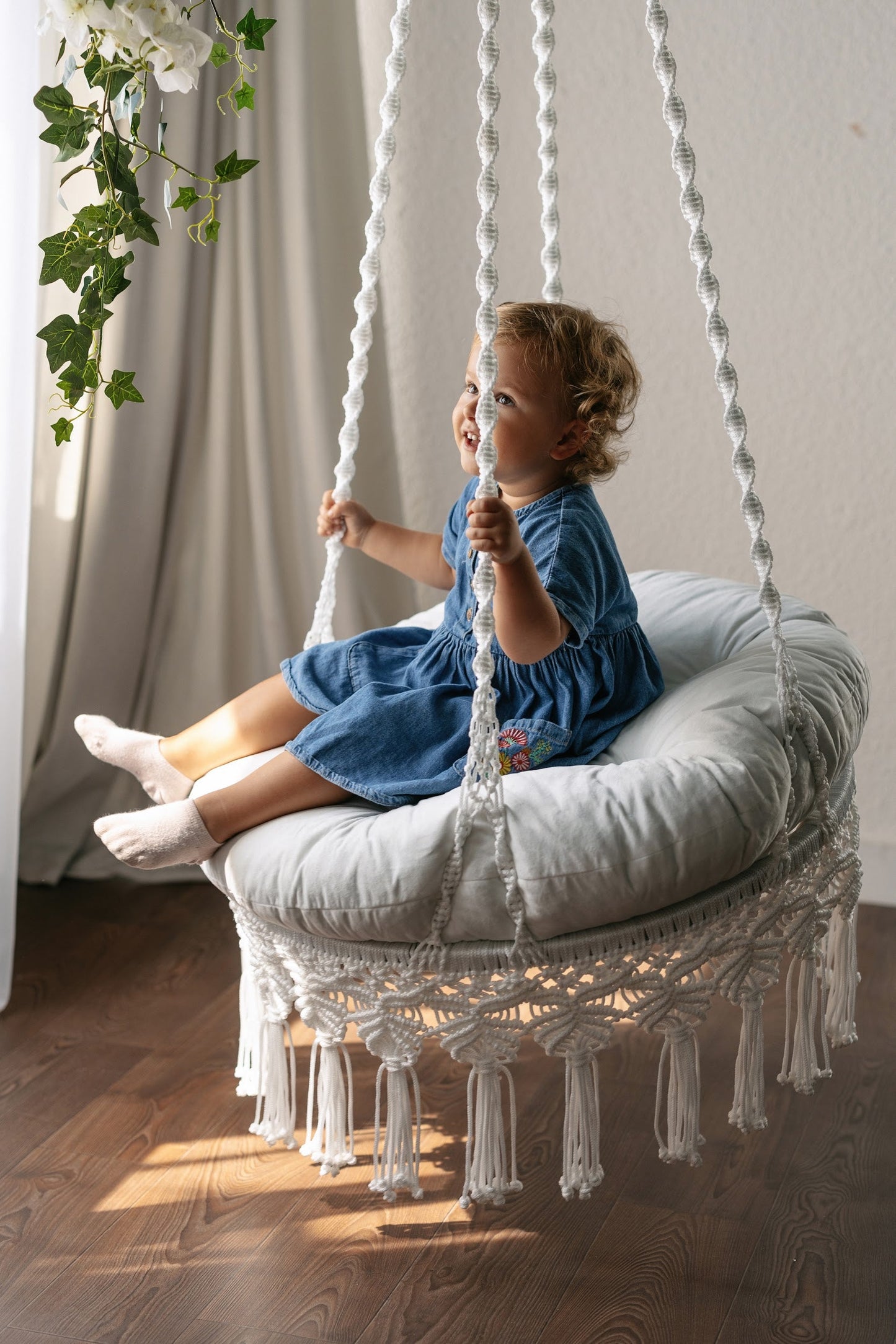 Hanging Designer Seat «Blanc Elegance»