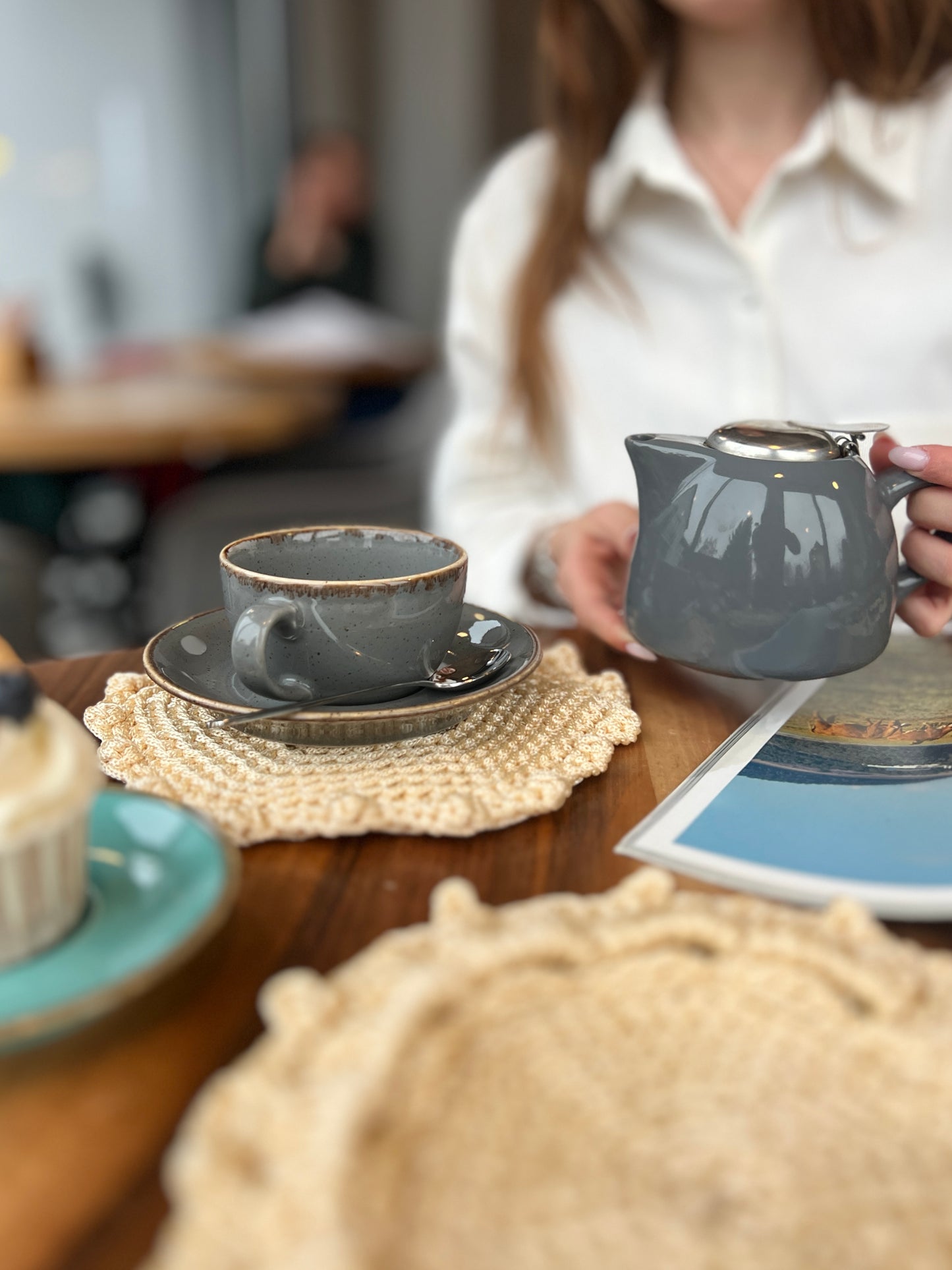 Knitted saucer mat