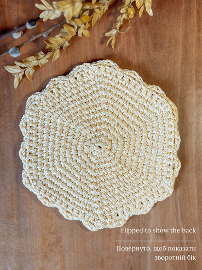 Knitted saucer mat